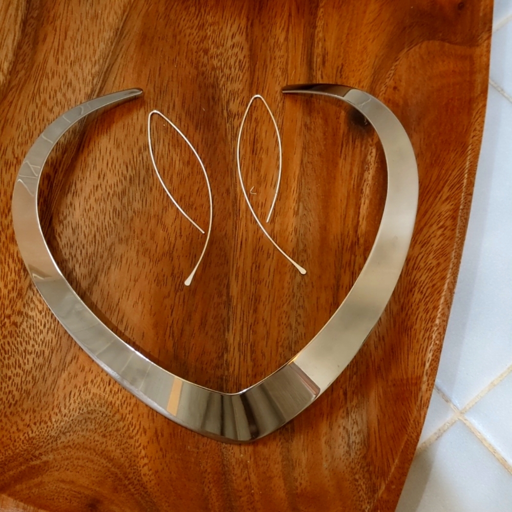 Silver necklace and earrings